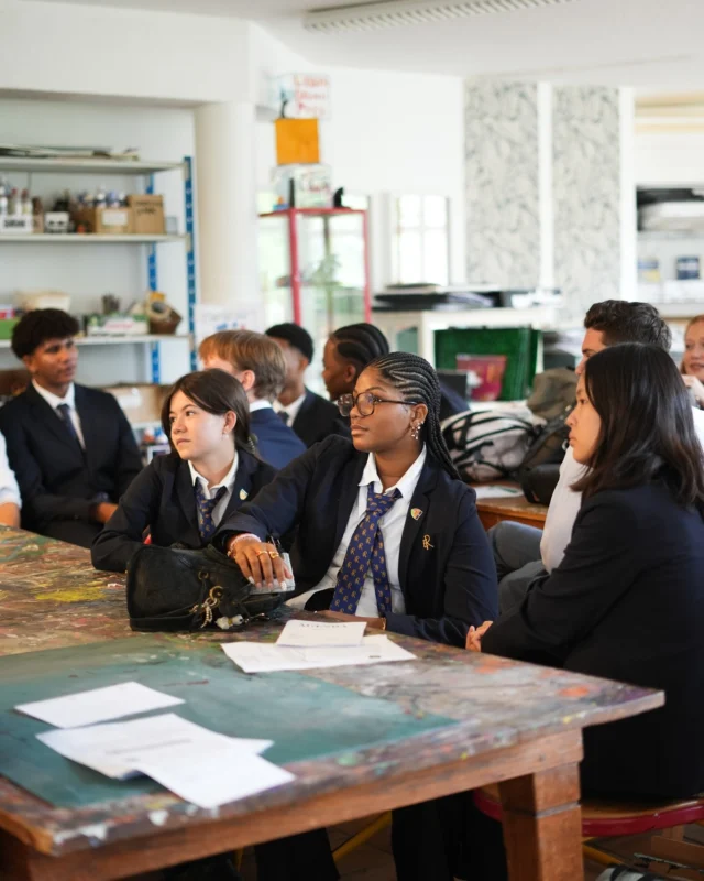 International Baccalaureate at École des Roches — academic excellence in practice. Rooted in an inquiry-based approach, our IB programme combines academic rigour with critical thinking, creativity and intellectual independence. Small seminar-style classes, personalised guidance and a strong emphasis on student agency allow each student to develop confidence, autonomy and a global mindset. Taught in English within a truly international boarding environment, the programme prepares students for entry to leading universities worldwide, while fostering multilingual fluency, cultural understanding and a genuine openness to the world. A demanding yet balanced pathway, designed to shape internationally minded individuals ready to thrive in higher education and beyond.